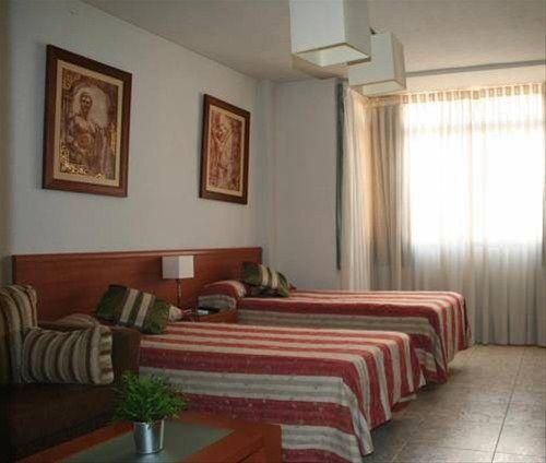 APARTAMENTOS CUATRO CAMINOS