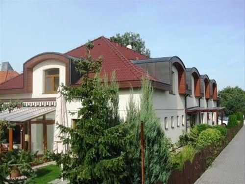 PENSION HOLATA