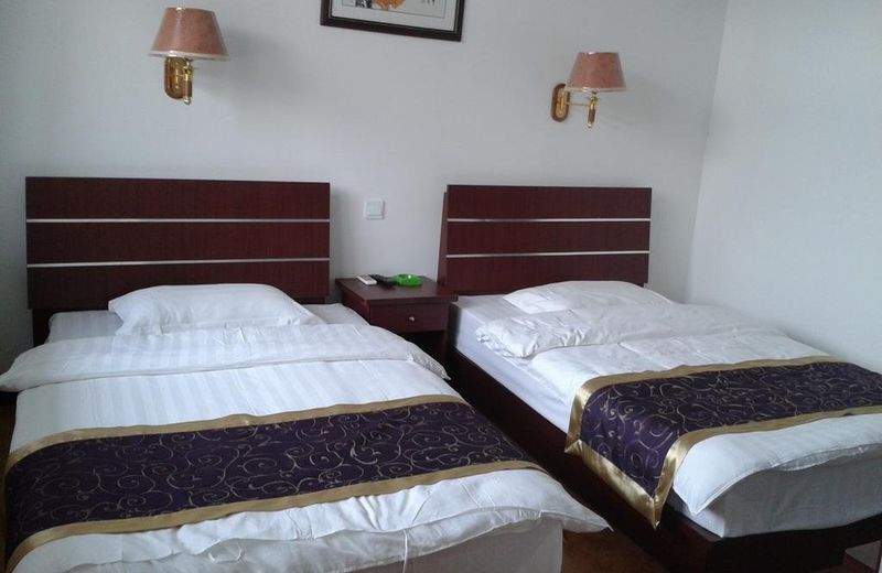 Longhu Hotel