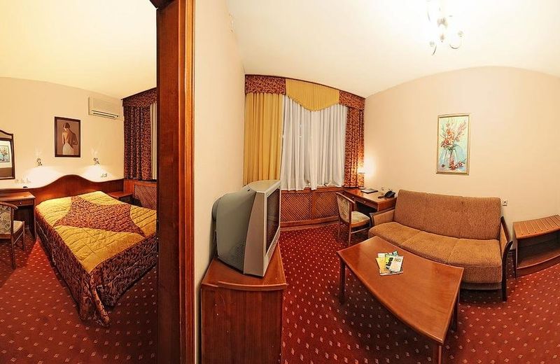 Business Hotel Neftyanik na Tolstogo