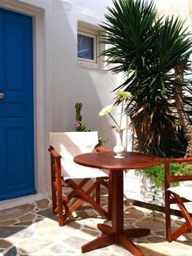 Niki Savvas Studio & Suites