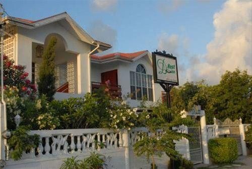 D'NEST INN