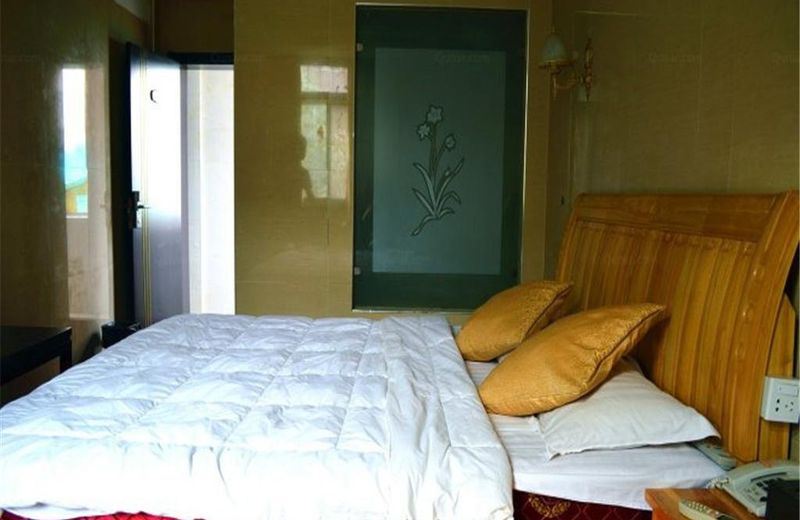 Yinruilin Express Hotel