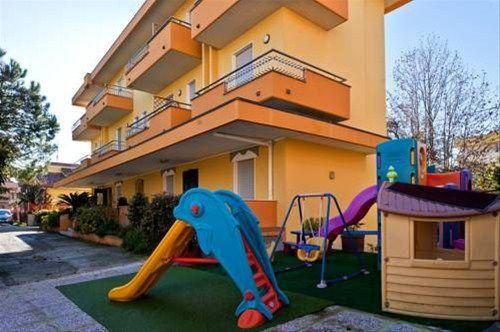 Outdoor Pictures 24