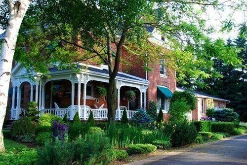 THE COUNTRY DOLL HOUSE B&B