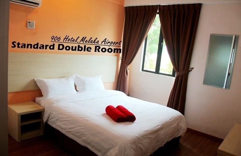 Hotel 906 Airport