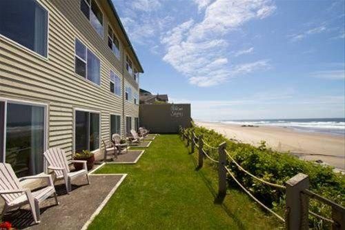 Pelican Shores Inn