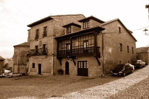 Suites con Jacuzzi Santillana