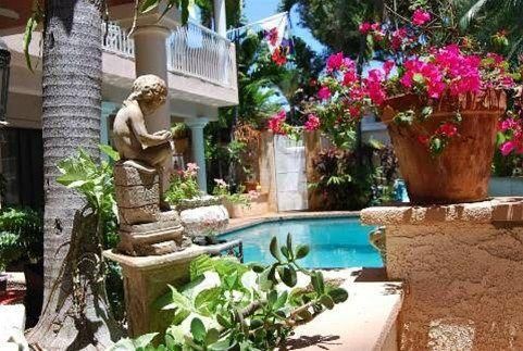 Old Lahaina House-Walk to town & beach!