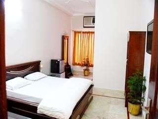 Hotel Basera Vrindavan