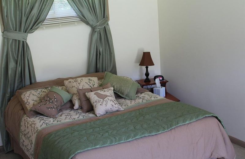 Twin Lakes Lodge