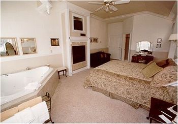 Hounds Tooth Inn