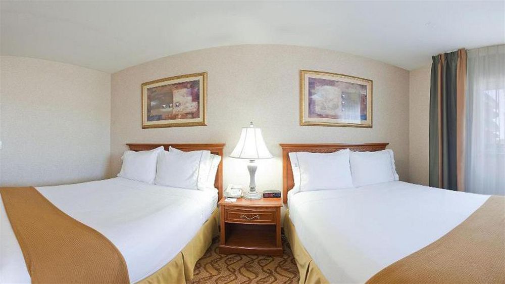 Holiday Inn Express Hotel & Suites Pasadena-Colorado Boulevard, an IHG Hotel