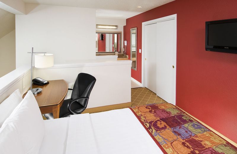 Hawthorn Suites by Wyndham St. Louis Westport Plaza