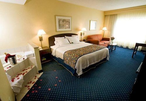 Courtyard by Marriott Erie Ambassador Conference Center