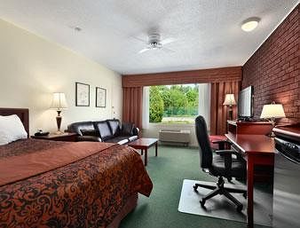 Travelodge by Wyndham Simcoe