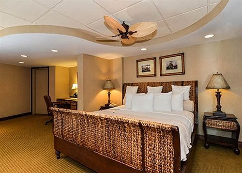 Pier 5 Hotel Baltimore Curio Collection by Hilton