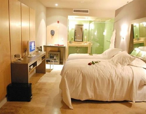 Aladdin Hotel - Couples Only