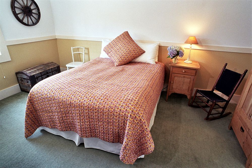 Valley Ford Hotel