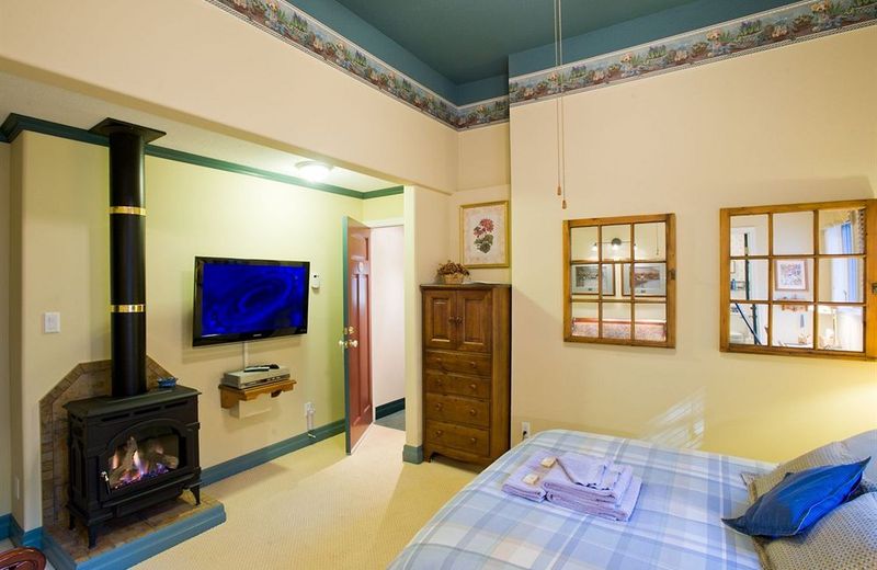 Little Lake Inn Bed & Breakfast