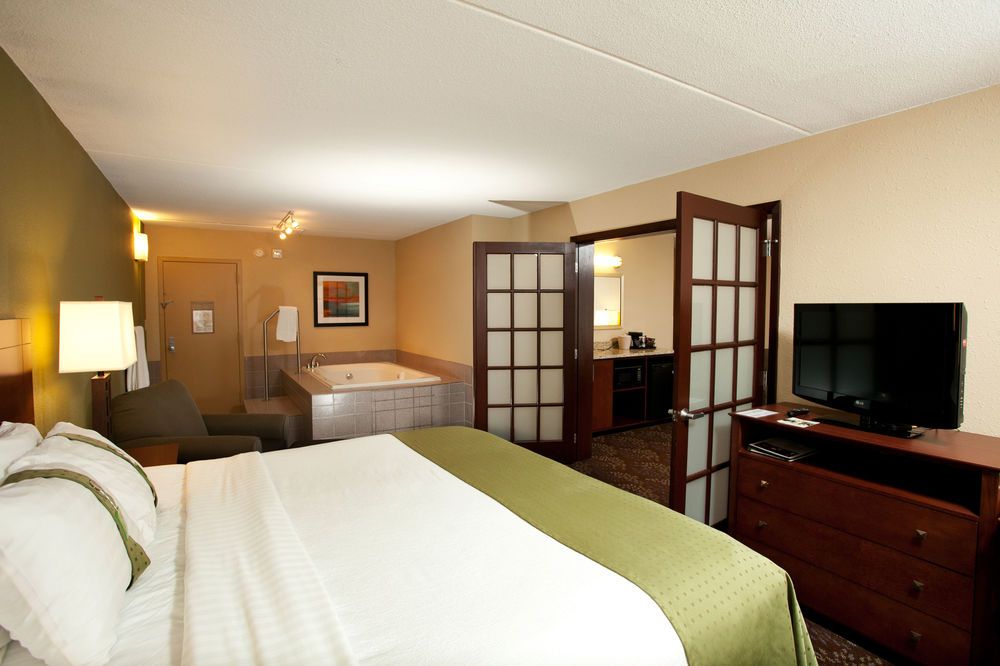 Holiday Inn Fairmont, an IHG Hotel