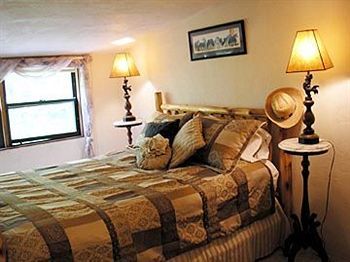 Lily Creek Lodge