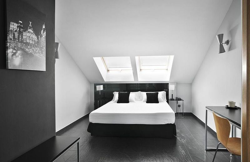 HOSTAL VILLA PARACUELLOS