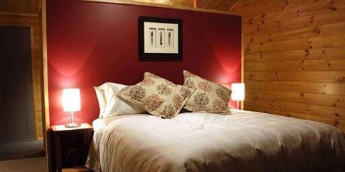 Astelia Lodge