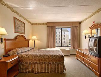Holiday Inn Express & Suites Baltimore - BWI Airport North, an IHG Hotel
