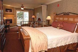 Pelican Inn & Suites