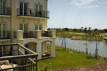 Domes Lake Algarve