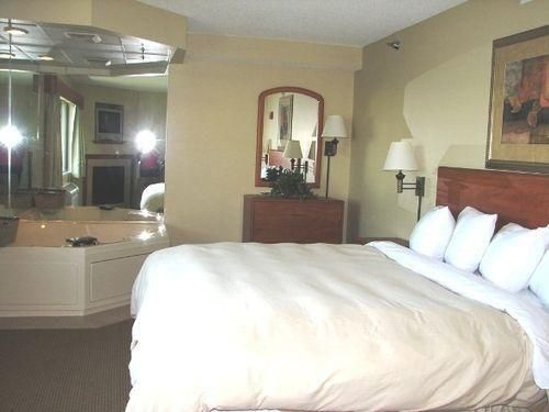 AmericInn by Wyndham Thief River Falls