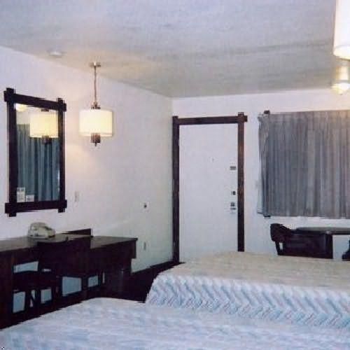 Budget Host Longhorn Motel