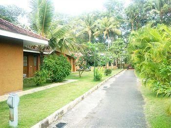 SAJ Earth Resort & Convention Center , Kochi