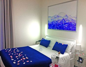 Avenue Hotel