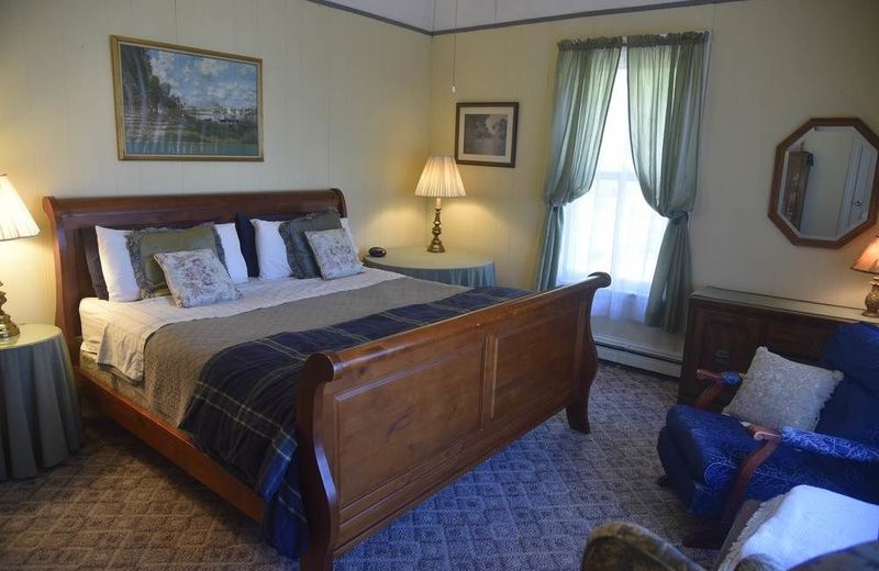 Hill Crest Manor