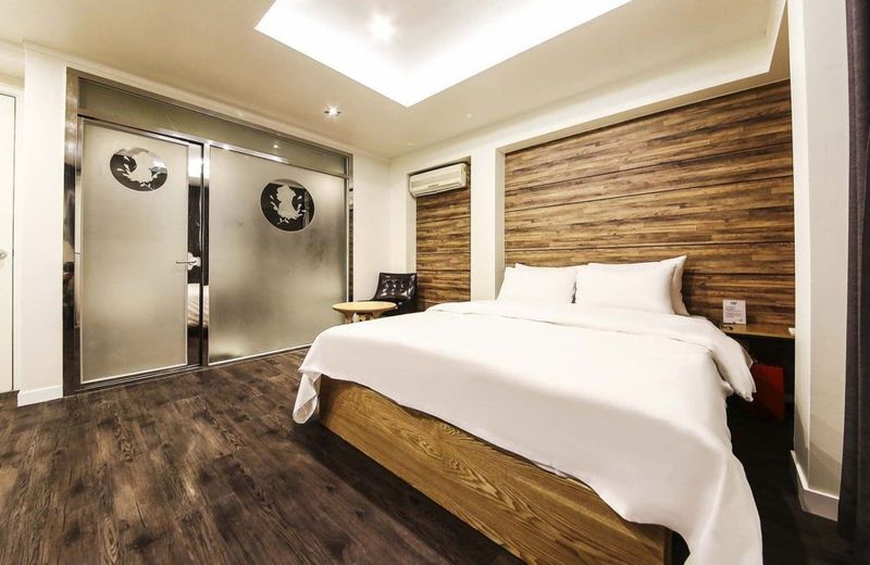 HOTEL MANHATTAN