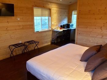 Knik River Lodge