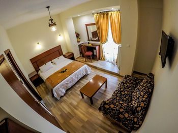 Tasia Mountain Hotel