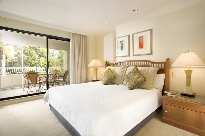 STAMFORD GRAND NORTH RYDE