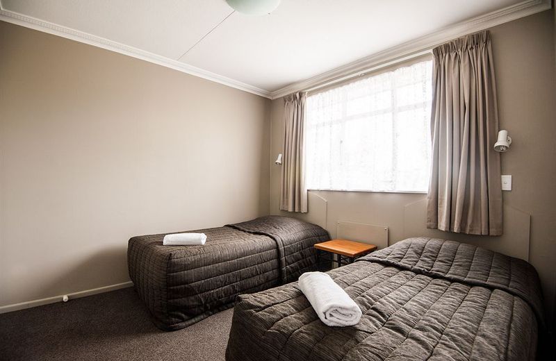 Manuka Crescent Motel