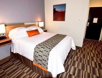 Microtel Inn & Suites by Wyndham Cuauhtemoc Campos Menonitas