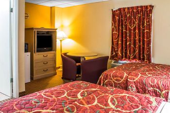 Econo Lodge  Inn & Suites