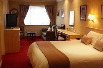 Consort Hotel