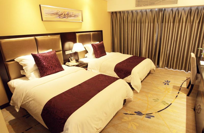 YJ HOLIDAY INN