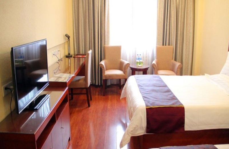 GreenTree Inn Shandong Qingdao Wuyishan Road Jiashike Shopping center Business Hotel