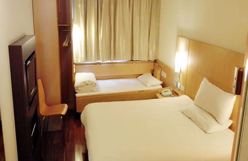 Hanting Express Zhenjiang East Zhongshan Road