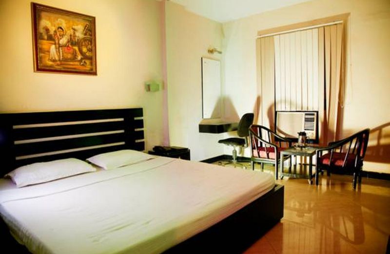 Hotel Sheela Towers