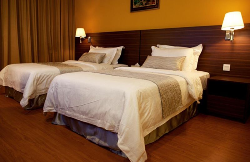Pine Tree Hotel