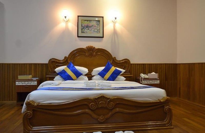 Famous Hotel